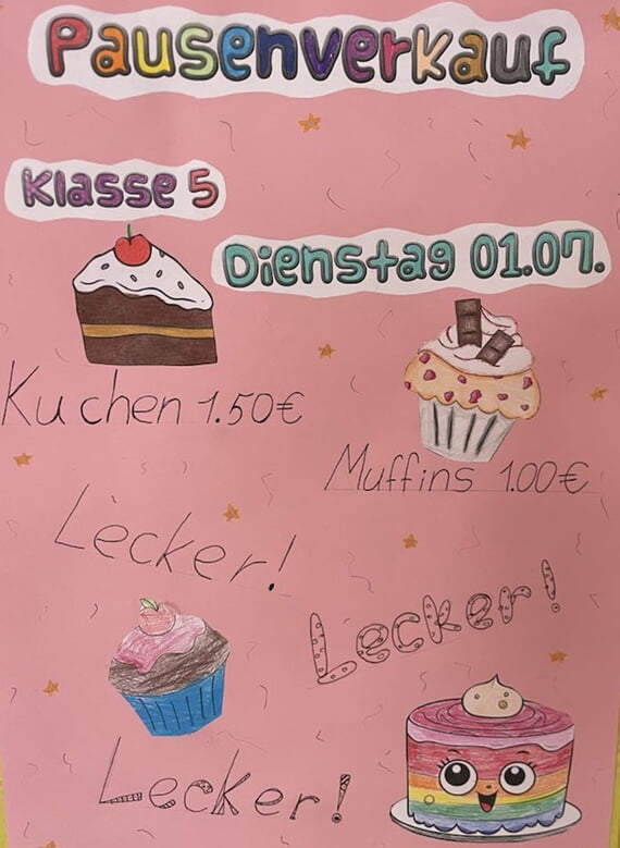 Plakat zum Kuchenverkauf, 1.7. in beiden Pausen, Kuchen 1,50 und Muffins 1 Euro